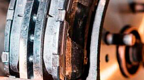 Как работают, чем отличаются автомобильные тормозные колодки 